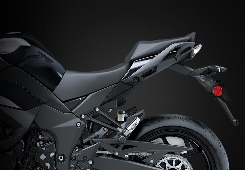 На зображенні сидіння водія мотоциклу Kawasaki Ninja 1000 
