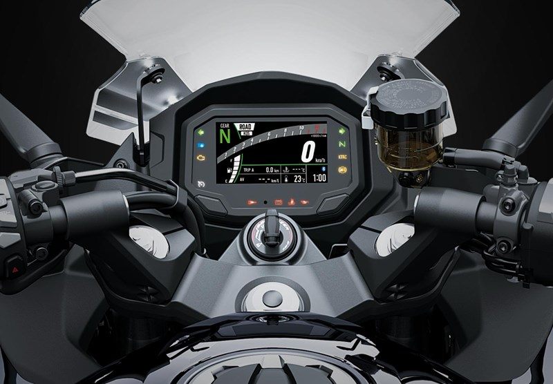 На зображенні екран мотоциклу Kawasaki Ninja 1000 чорного кольору