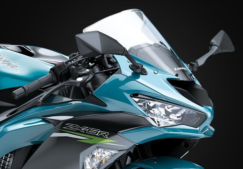 На зображенні вітрове скло мотоциклу Kawasaki Ninja ZX-6R