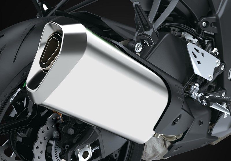 На зображенні глушник мотоциклу Kawasaki Ninja ZX-6R