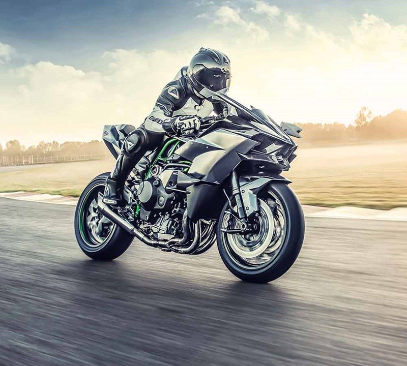 На зображенні мотоцикл Kawasaki Ninja H2-R™ сірого кольору 