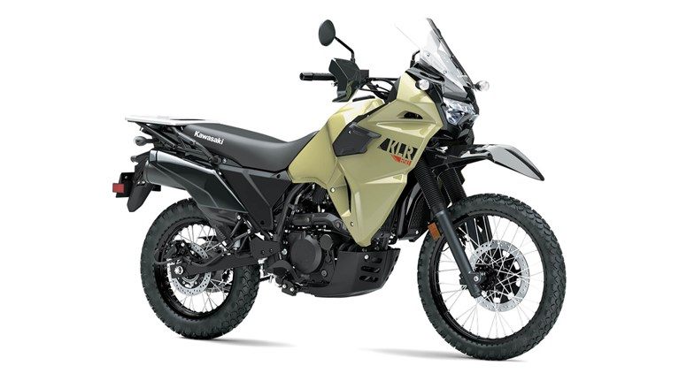 На зображенні мотоцикл Kawasaki KLR®650 ABS жовтого кольору 