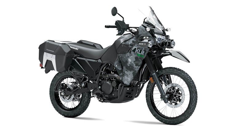На зображенні мотоцикл Kawasaki KLR®650 кольору мілітарі