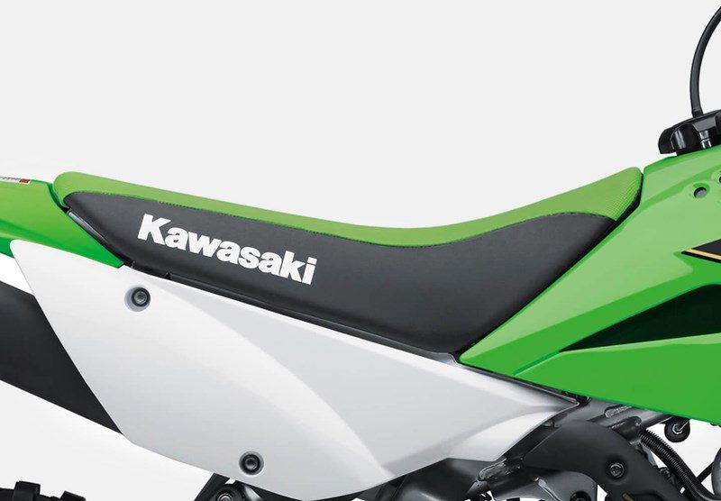 На зображенні мотоцикл Kawasaki KLX®110R зеленого кольору
