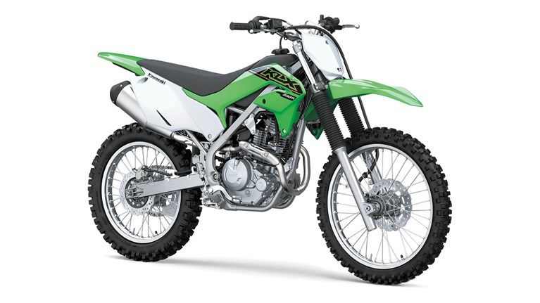 На зображенні мотоцикл Kawasaki KLX®230R S зеленого кольору