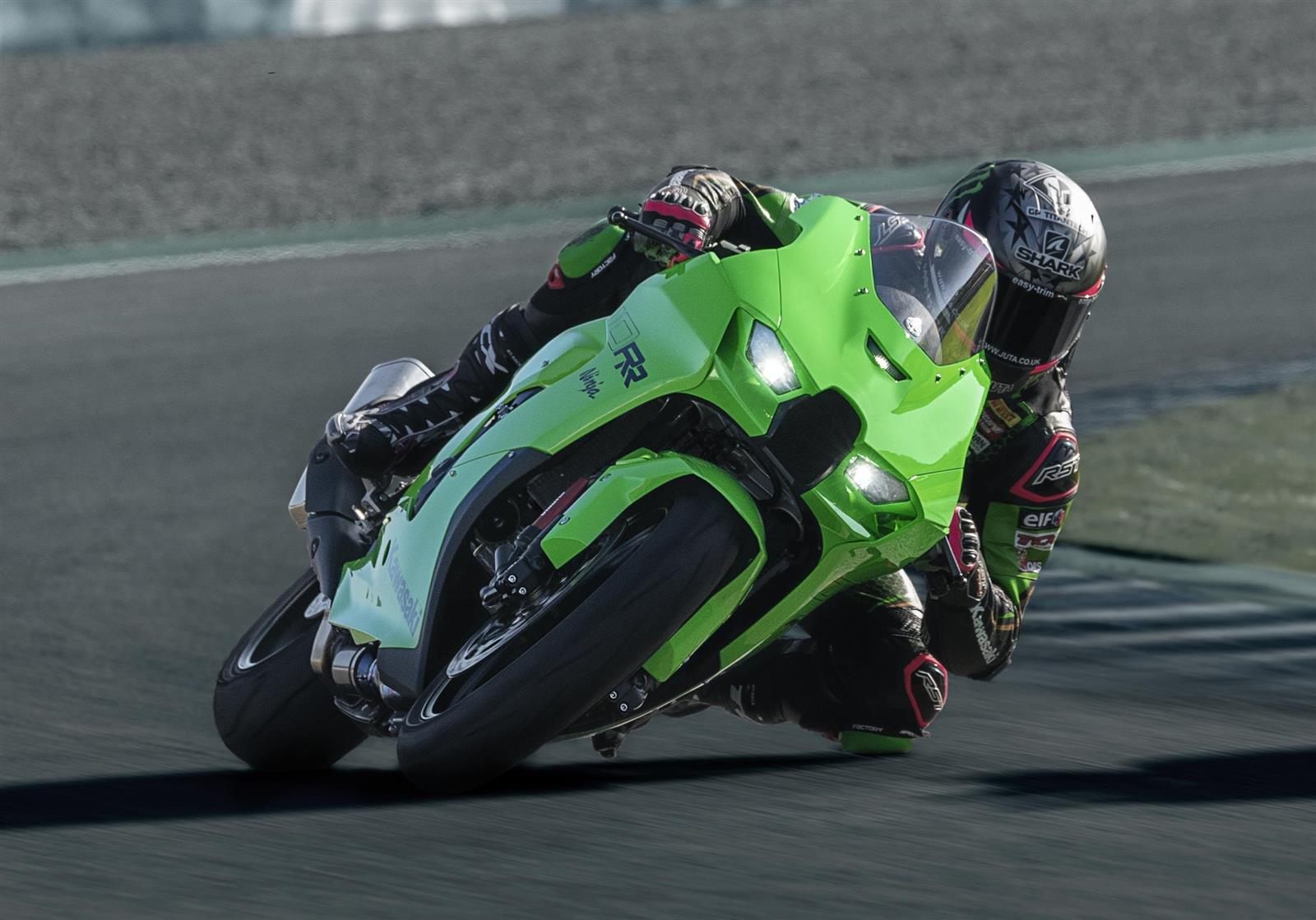 На зображенні мотоцикл Kawasaki Ninja® ZX™-10R зеленого кольору 