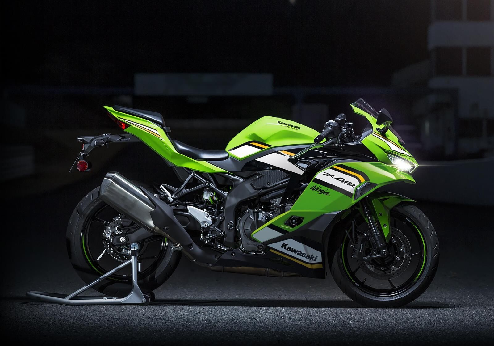 На зображенні мотоцикл Kawasaki Ninja ZX-4RR